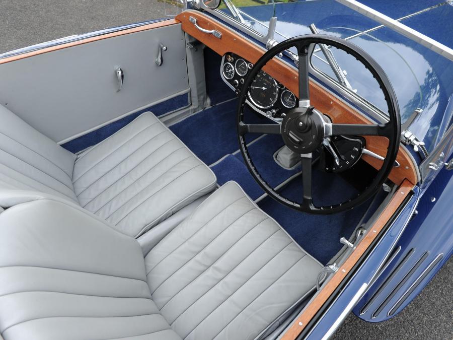Интерьер Riley 1&frac12;-Litre Kestrel Drophead Coupe 1935 года  (фото 6 из 7)
